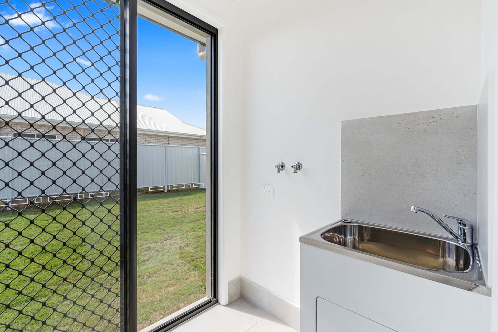 17 Katherine Way, Nikenbah  QLD  4655