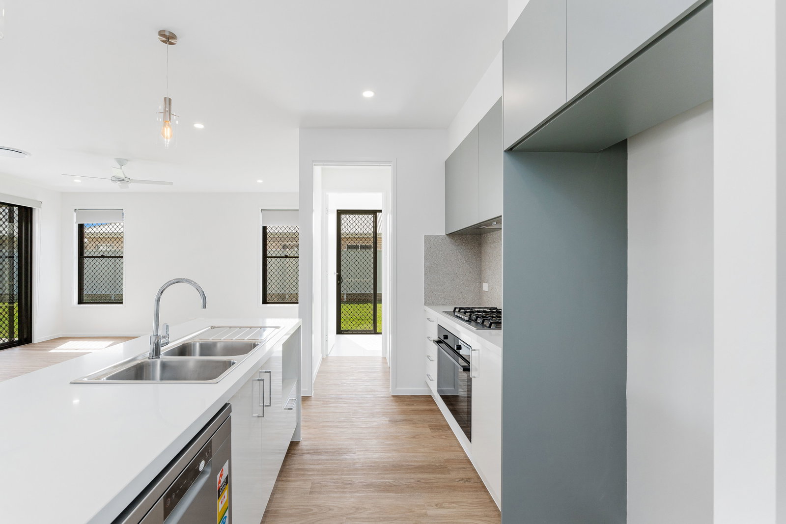 17 Katherine Way, Nikenbah  QLD  4655