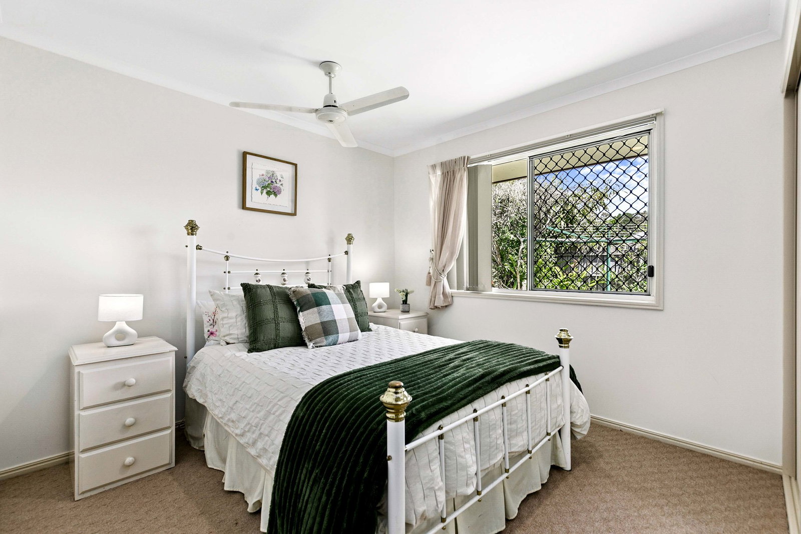 18 Emerald Park Way, Urangan  QLD  4655