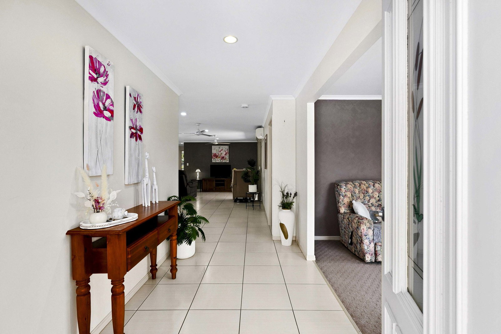 18 Emerald Park Way, Urangan  QLD  4655