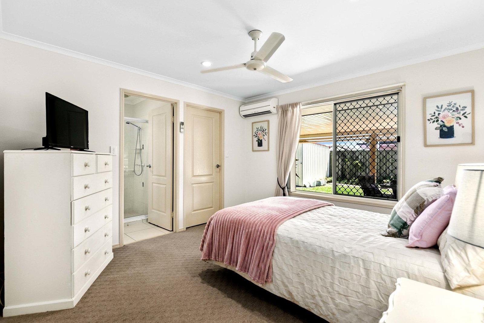 18 Emerald Park Way, Urangan  QLD  4655
