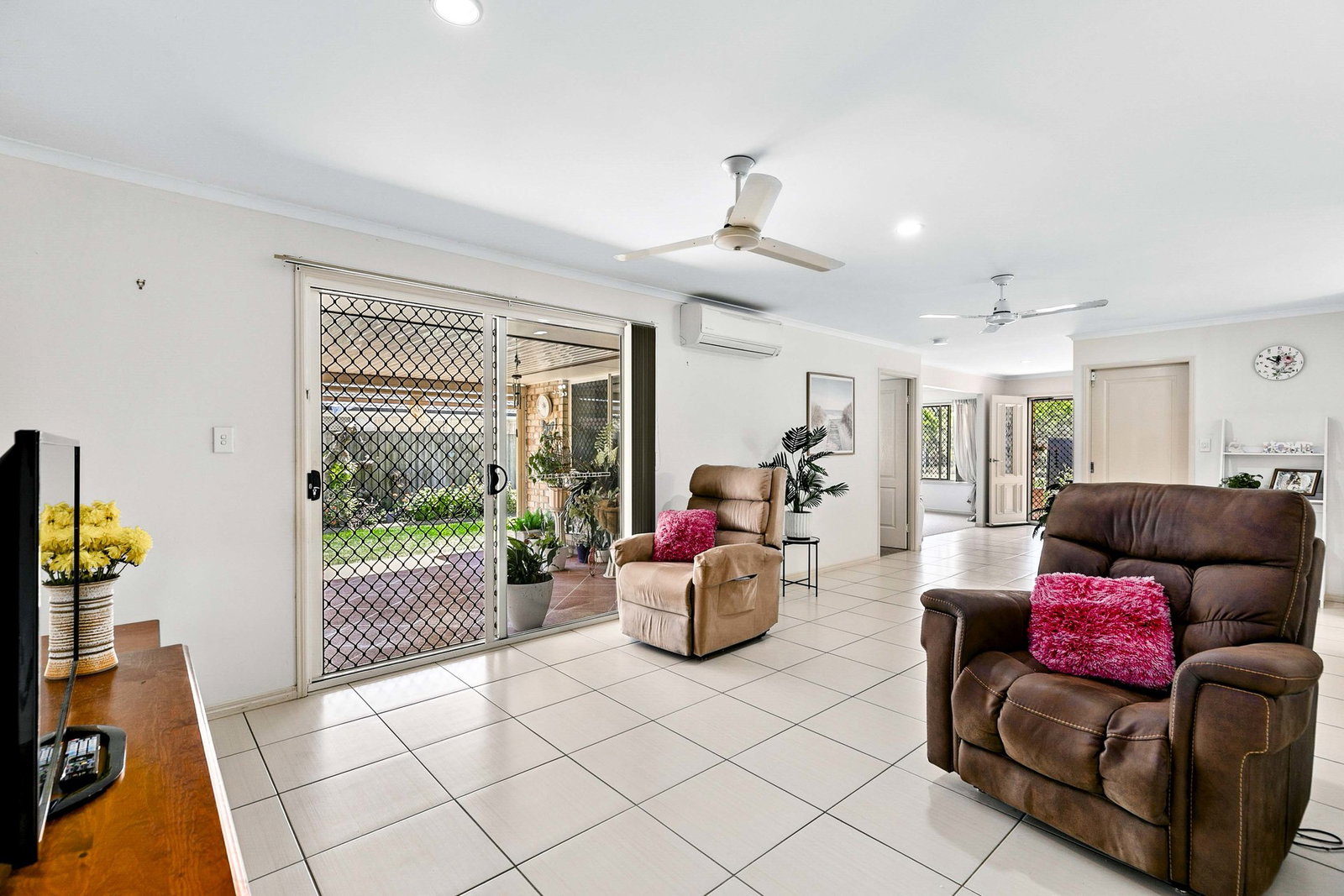 18 Emerald Park Way, Urangan  QLD  4655