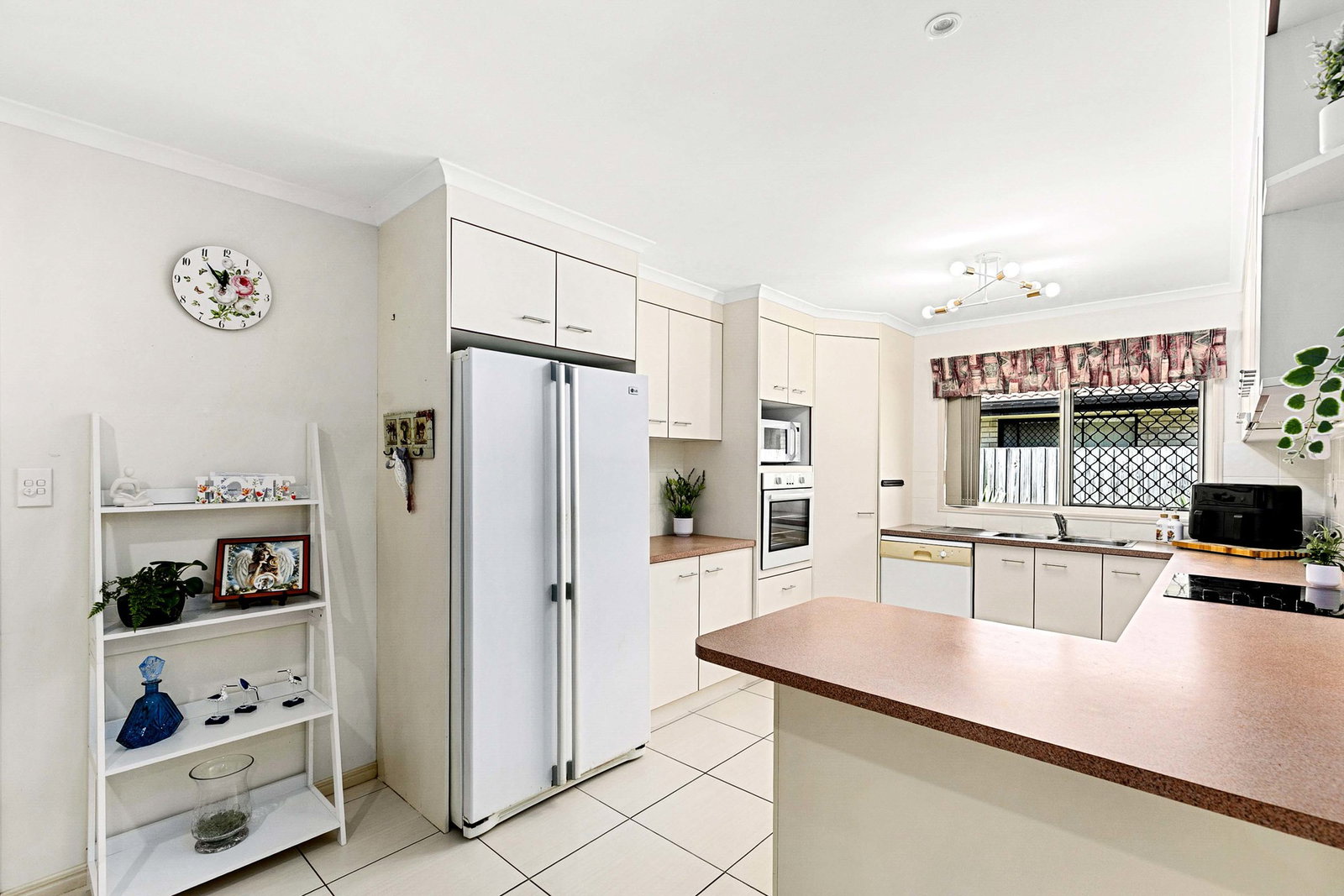 18 Emerald Park Way, Urangan  QLD  4655