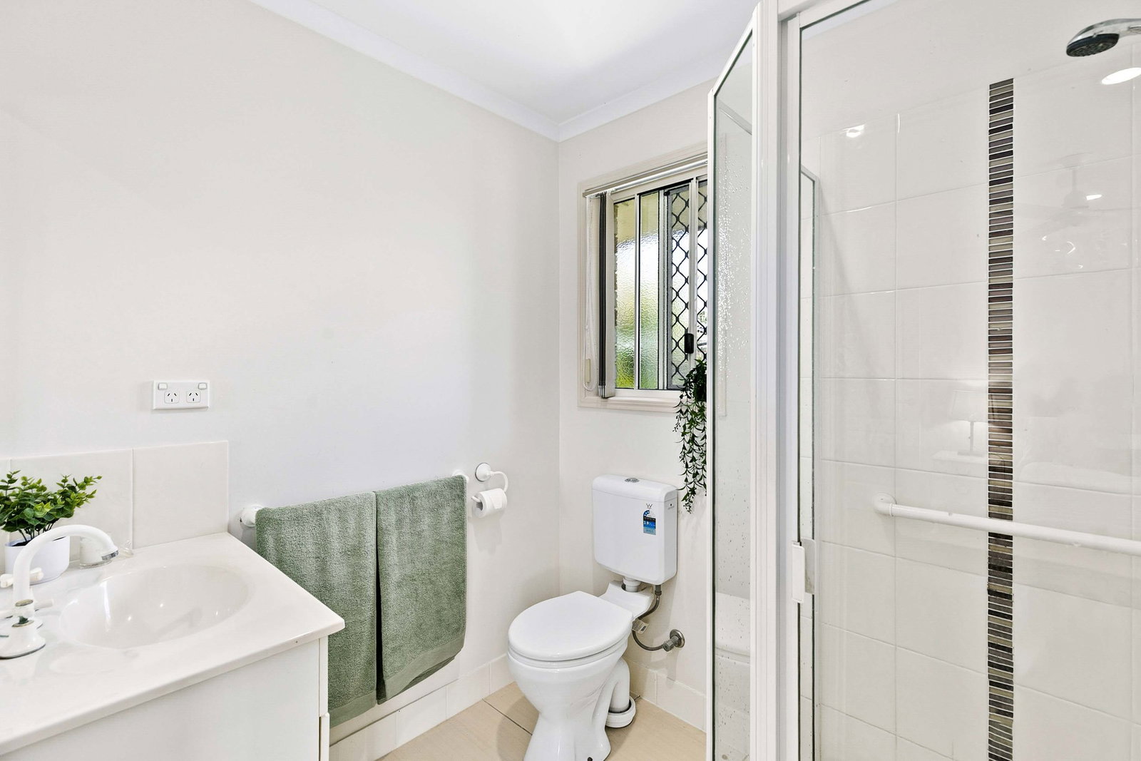 18 Emerald Park Way, Urangan  QLD  4655