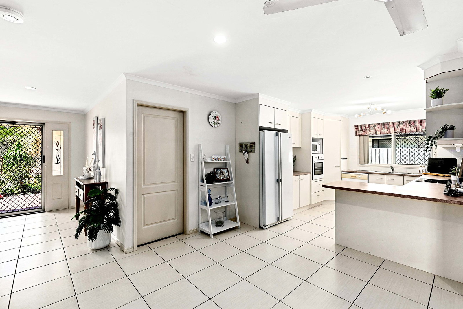 18 Emerald Park Way, Urangan  QLD  4655