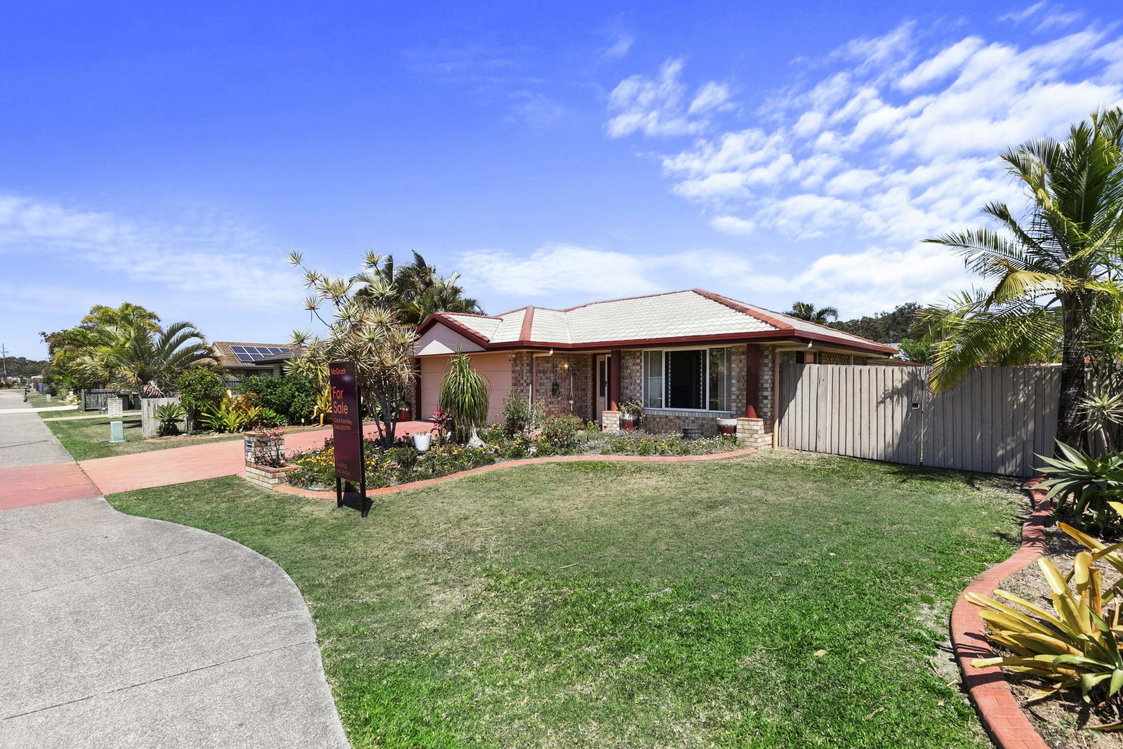 18 Emerald Park Way, Urangan  QLD  4655