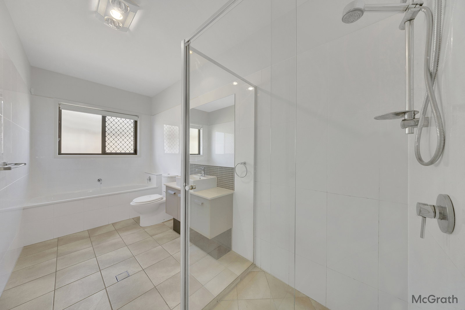 132 Emmadale Drive, New Auckland  QLD  4680