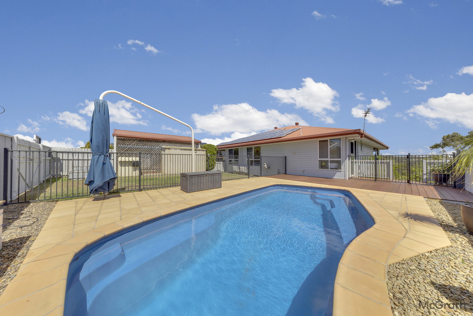 11 Kensington Place, Kin Kora  QLD  4680
