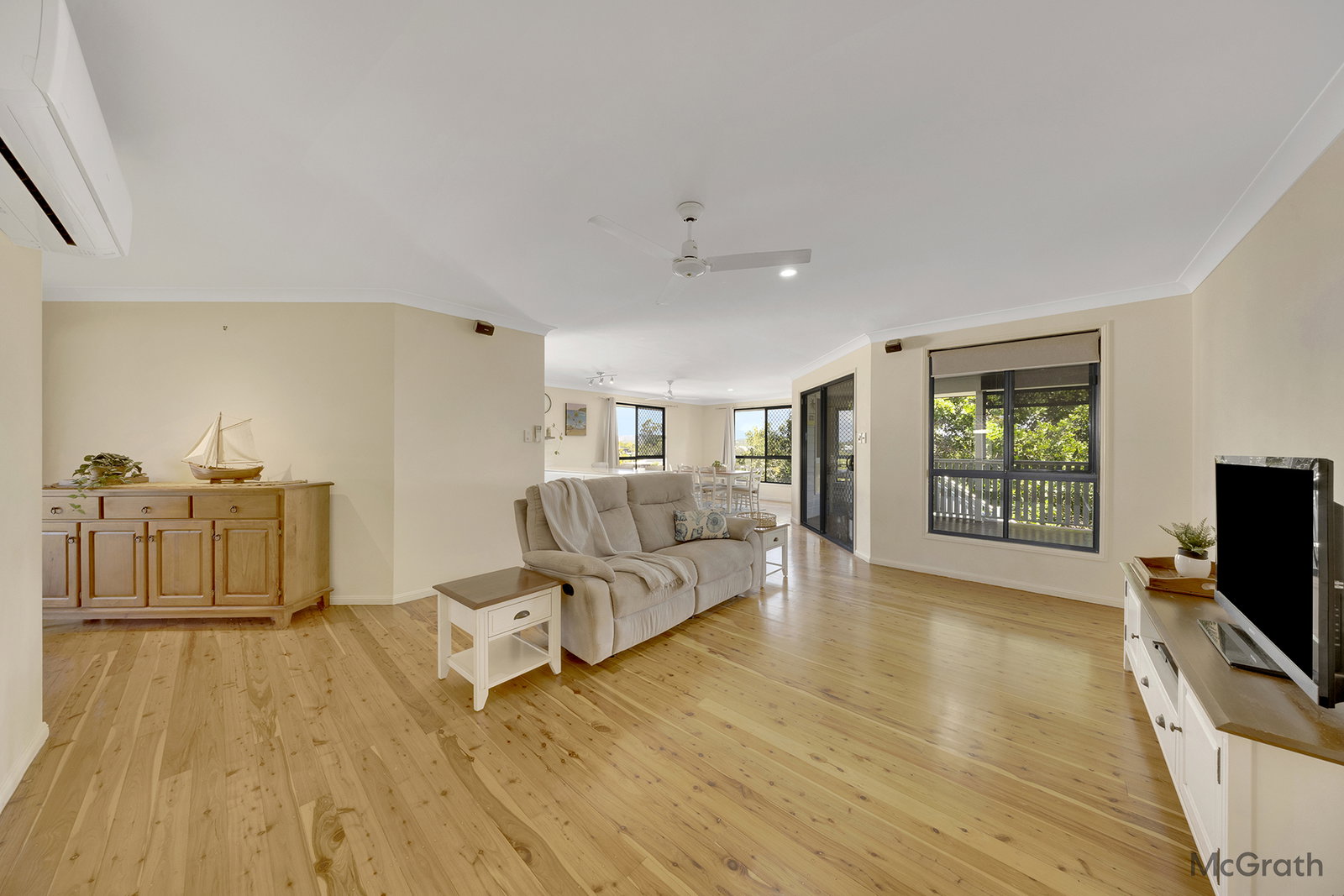 11 Kensington Place, Kin Kora  QLD  4680
