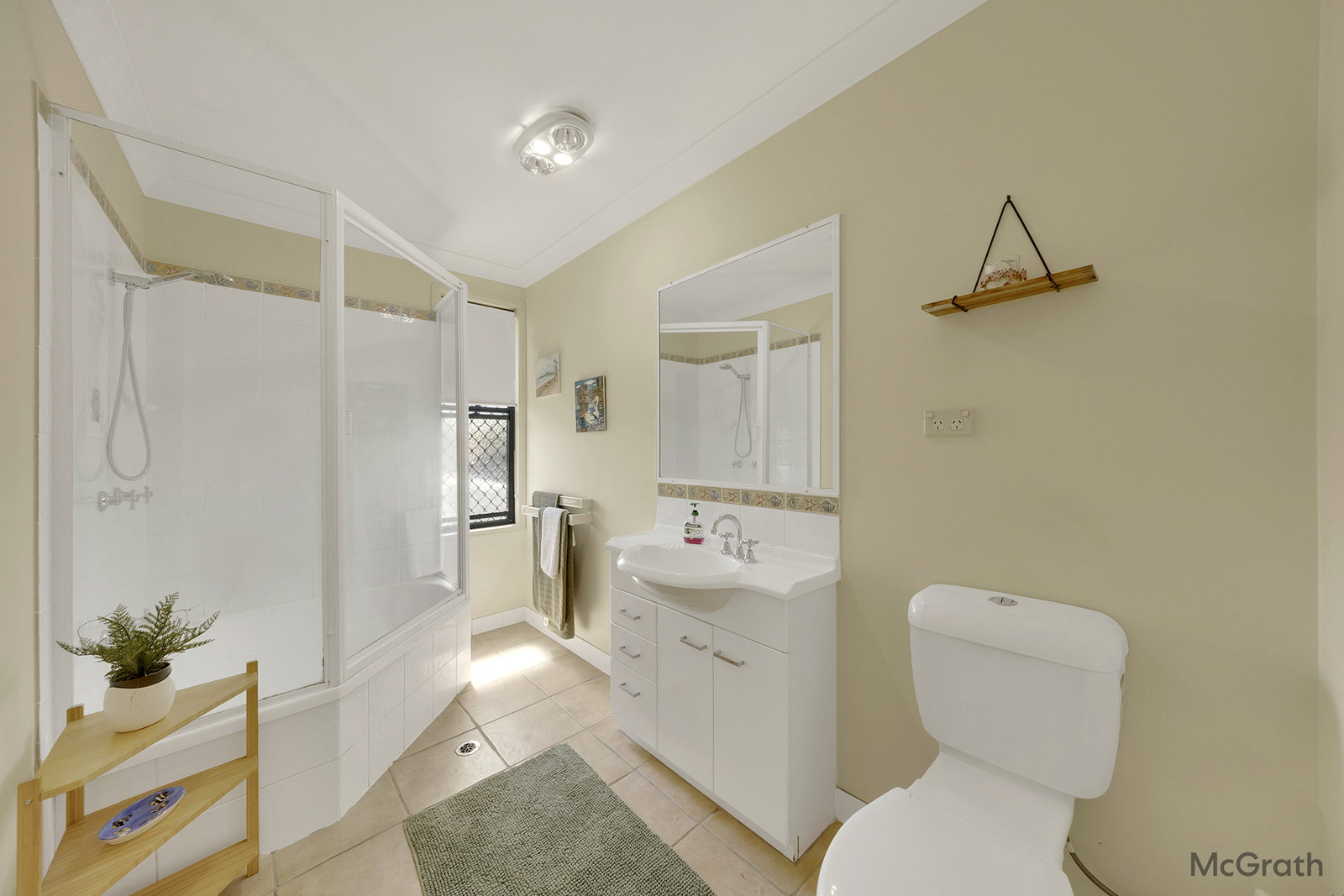 11 Kensington Place, Kin Kora  QLD  4680