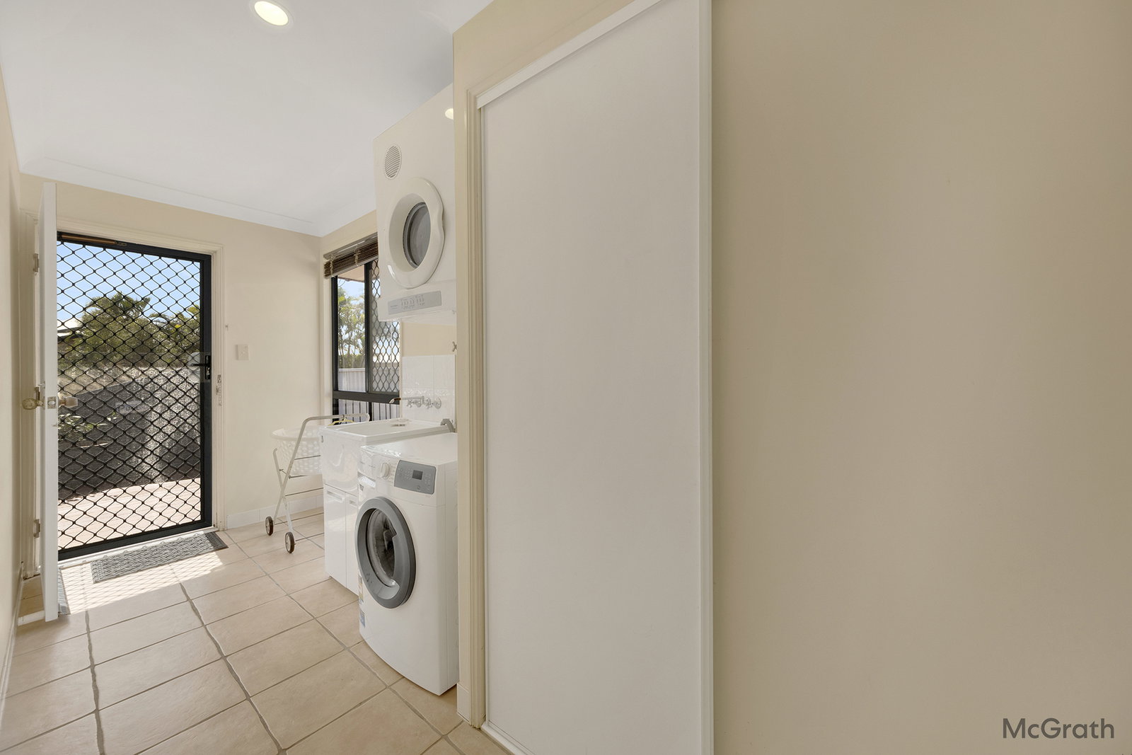 11 Kensington Place, Kin Kora  QLD  4680