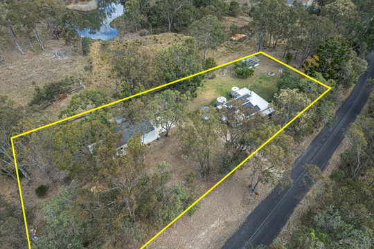 12 Middle Road, Pierces Creek  QLD  4355