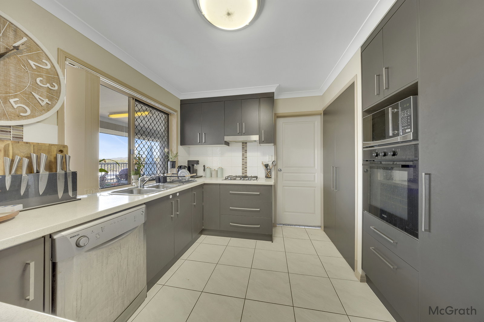 9 Julius Crescent, Clinton  QLD  4680
