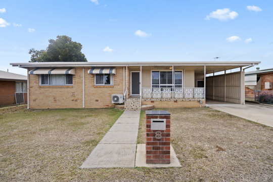 8 Peatey Street, Kepnock  QLD  4670