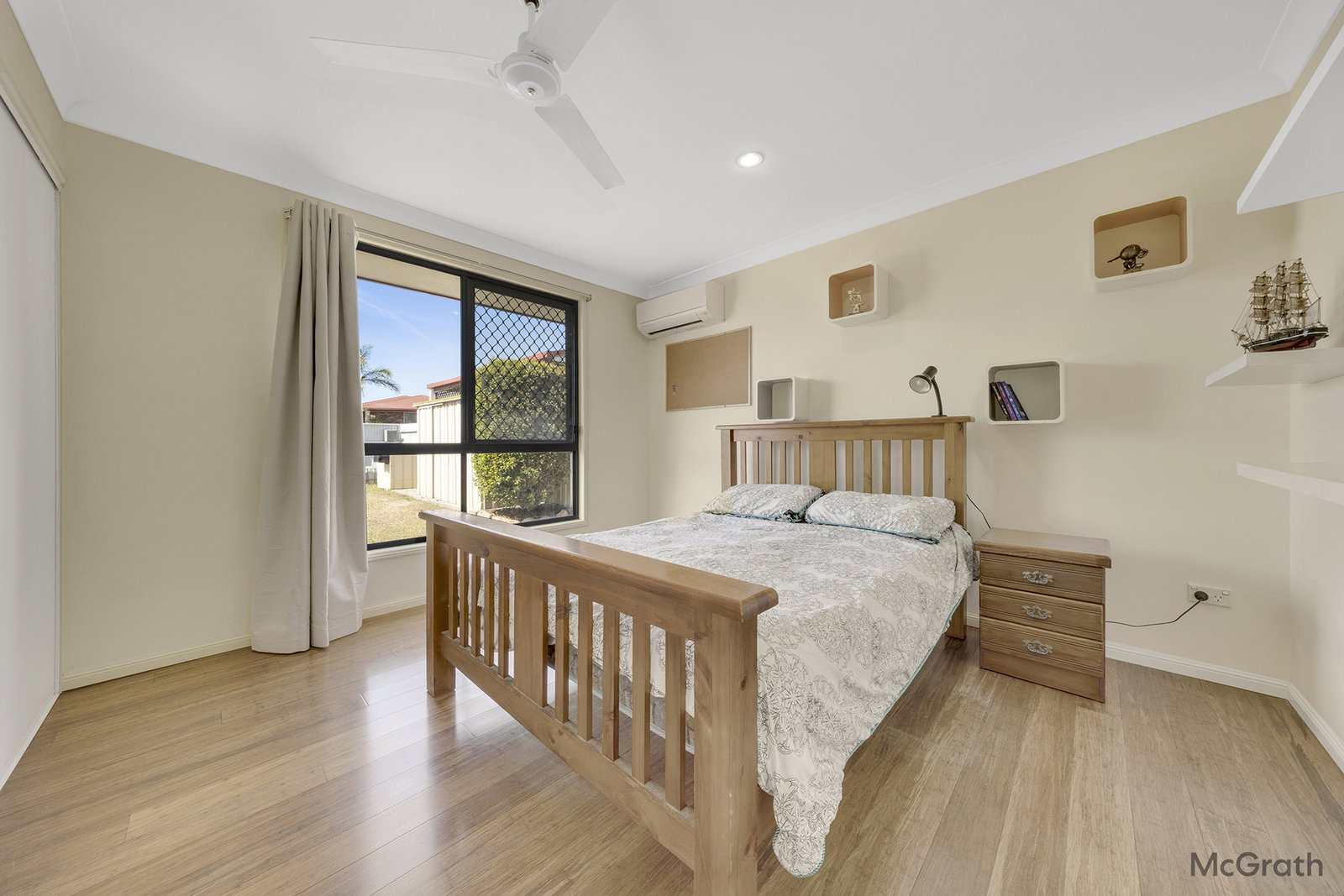 11 Kensington Place, Kin Kora  QLD  4680