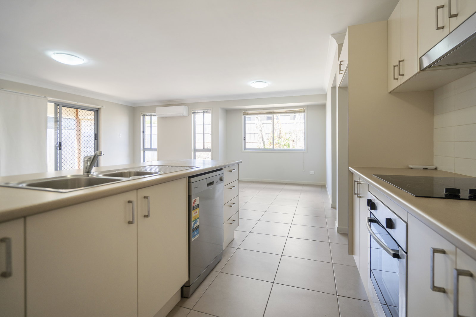 106 Neville Drive, Branyan  QLD  4670