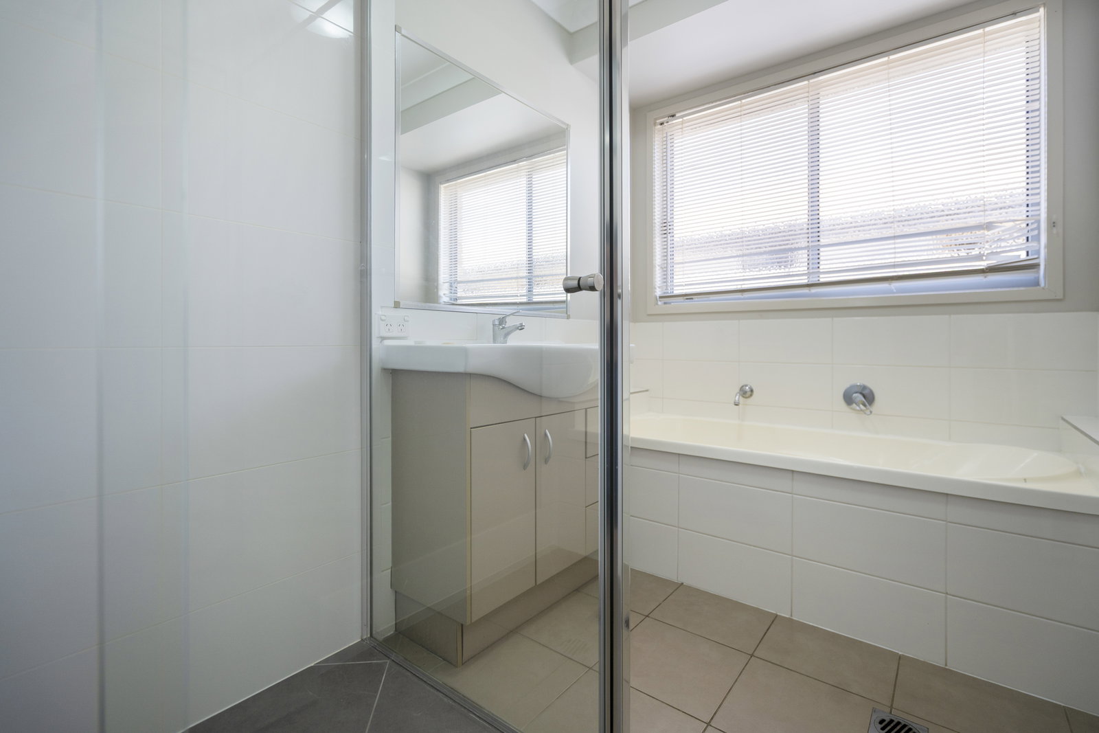 106 Neville Drive, Branyan  QLD  4670