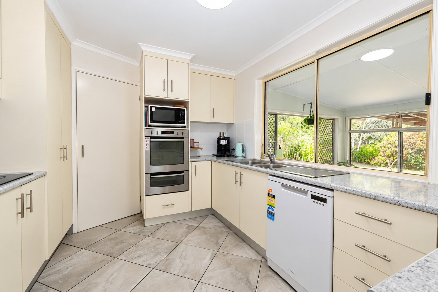 62 Amanda Avenue, Oakhurst  QLD  4650