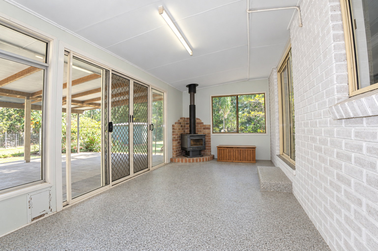 62 Amanda Avenue, Oakhurst  QLD  4650