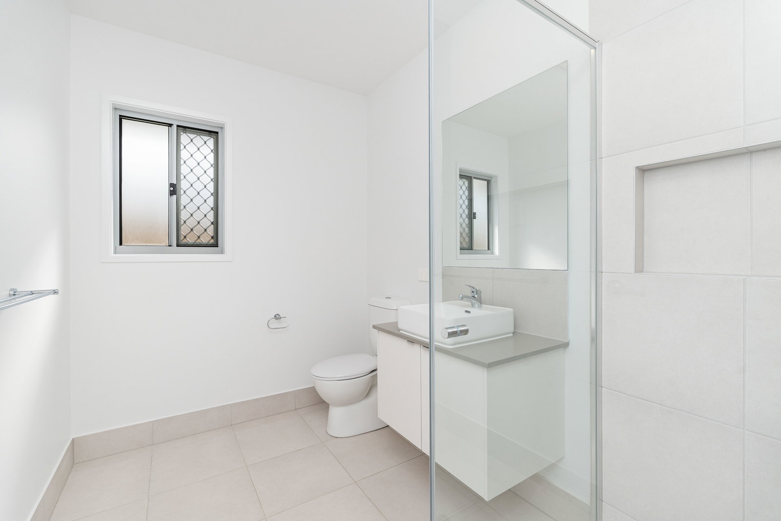 1a/34a Oakwood Drive, Tinana  QLD  4650