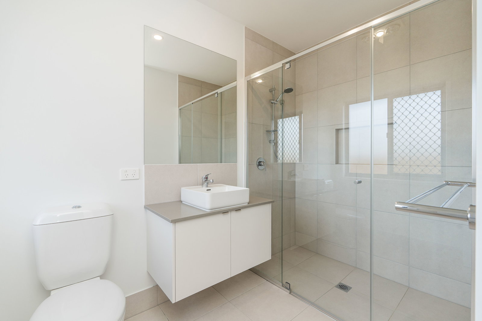 1/34a Oakwood Drive, Tinana  QLD  4650
