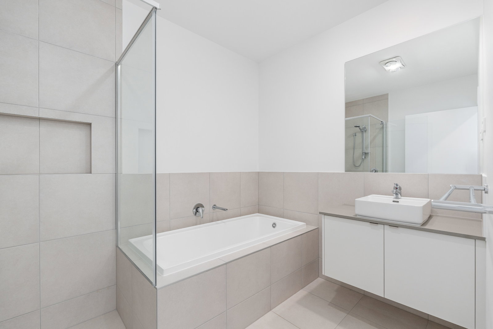 1/34a Oakwood Drive, Tinana  QLD  4650