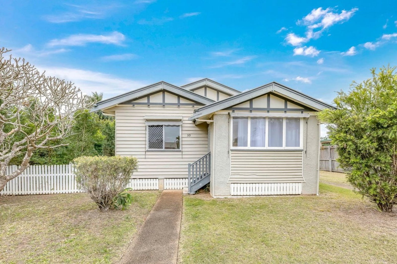 30 Baker Street, Kepnock  QLD  4670