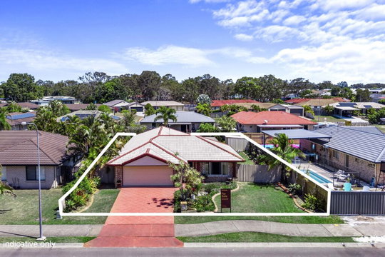 18 Emerald Park Way, Urangan  QLD  4655