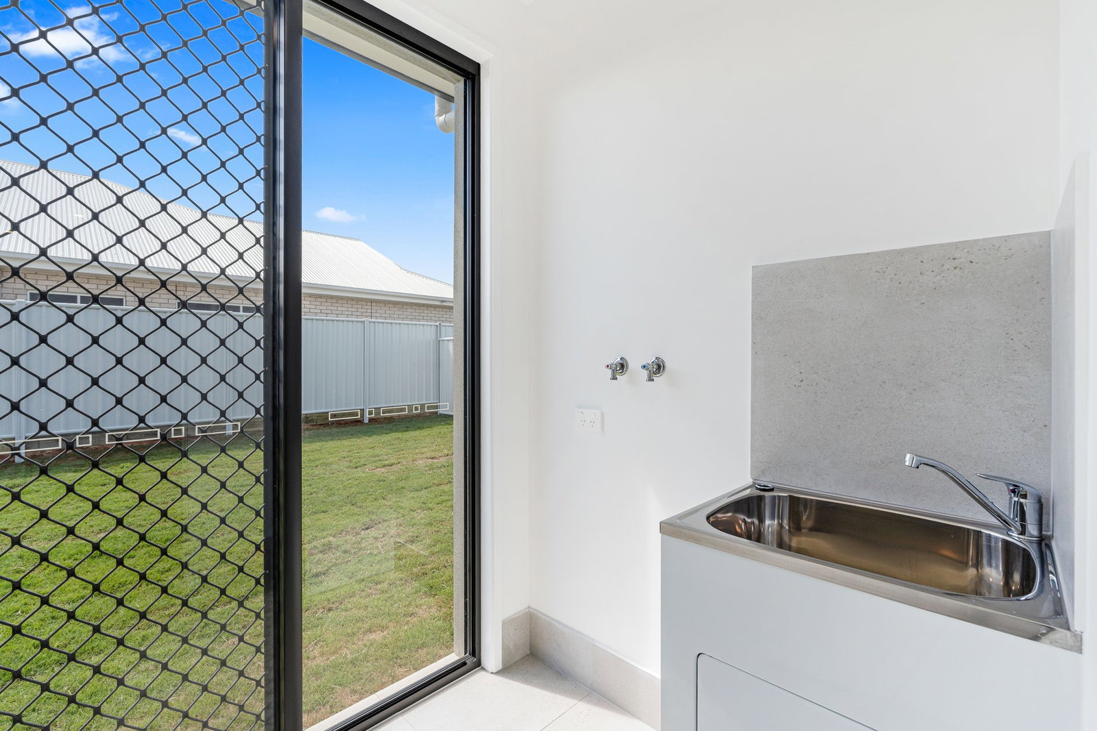 17 Katherine Way, Nikenbah  QLD  4655