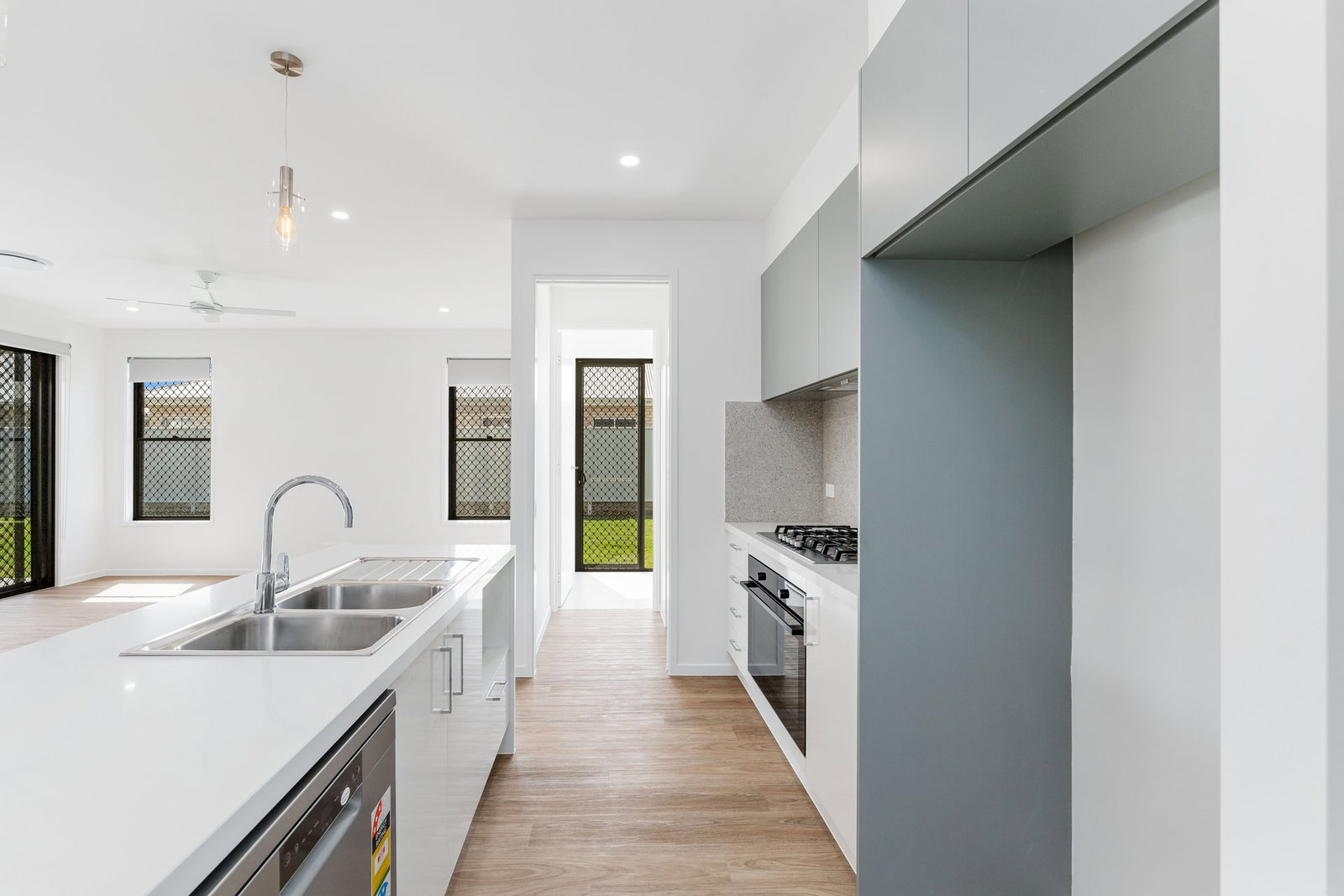 17 Katherine Way, Nikenbah  QLD  4655