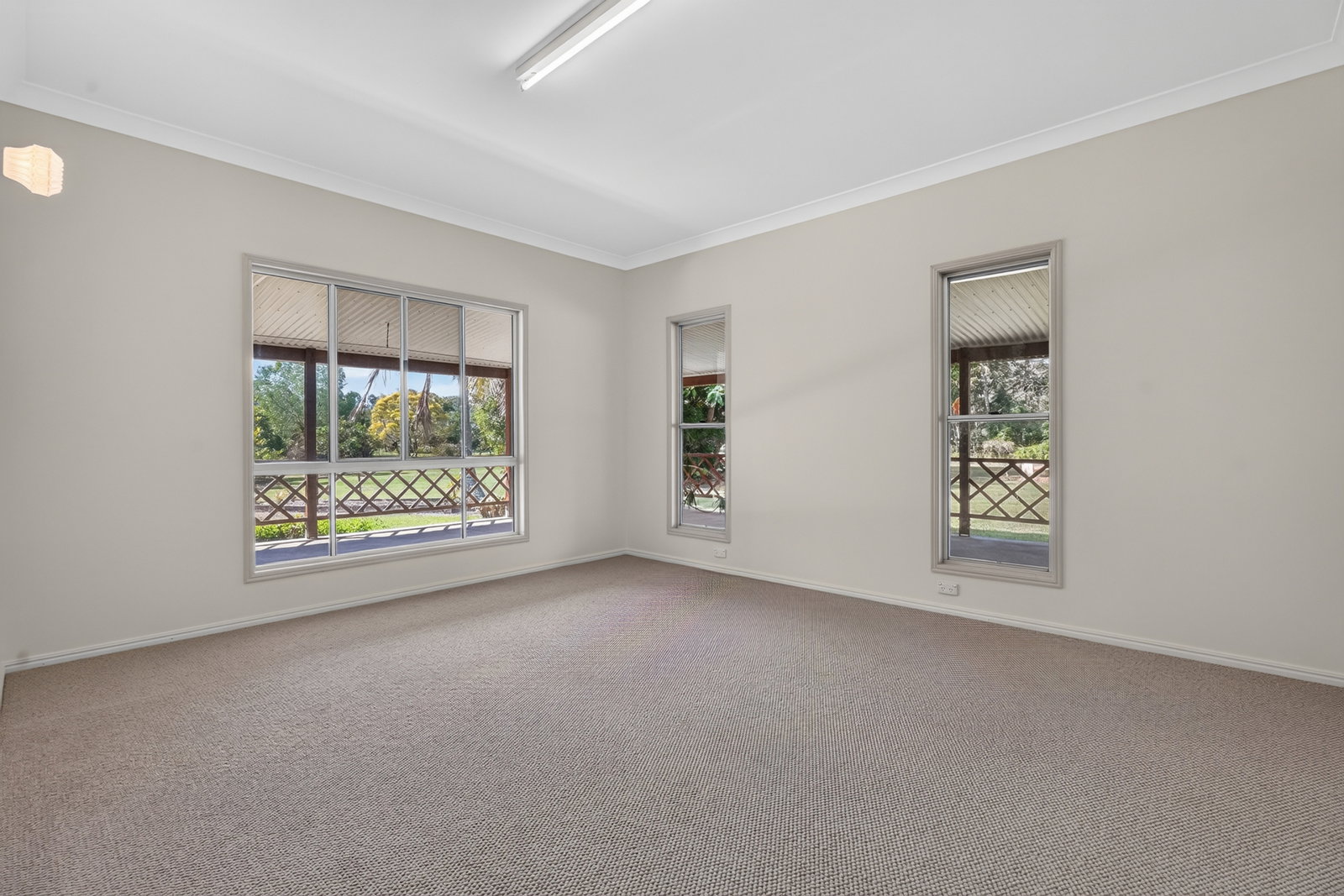 16 Hewson Road, Tinana  QLD  4650