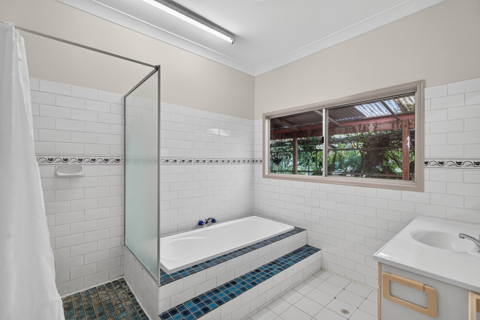 16 Hewson Road, Tinana  QLD  4650