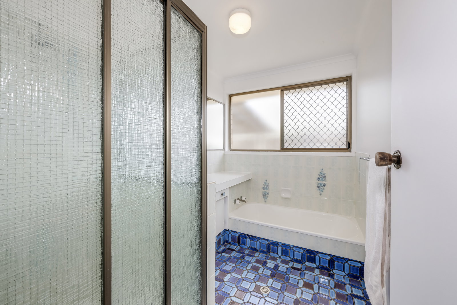 10 Thomas Thomsen Drive, Thabeban  QLD  4670