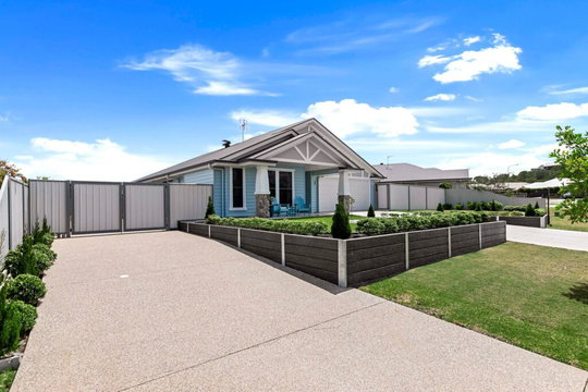 24 Peppermint Circuit, Nikenbah  QLD  4655