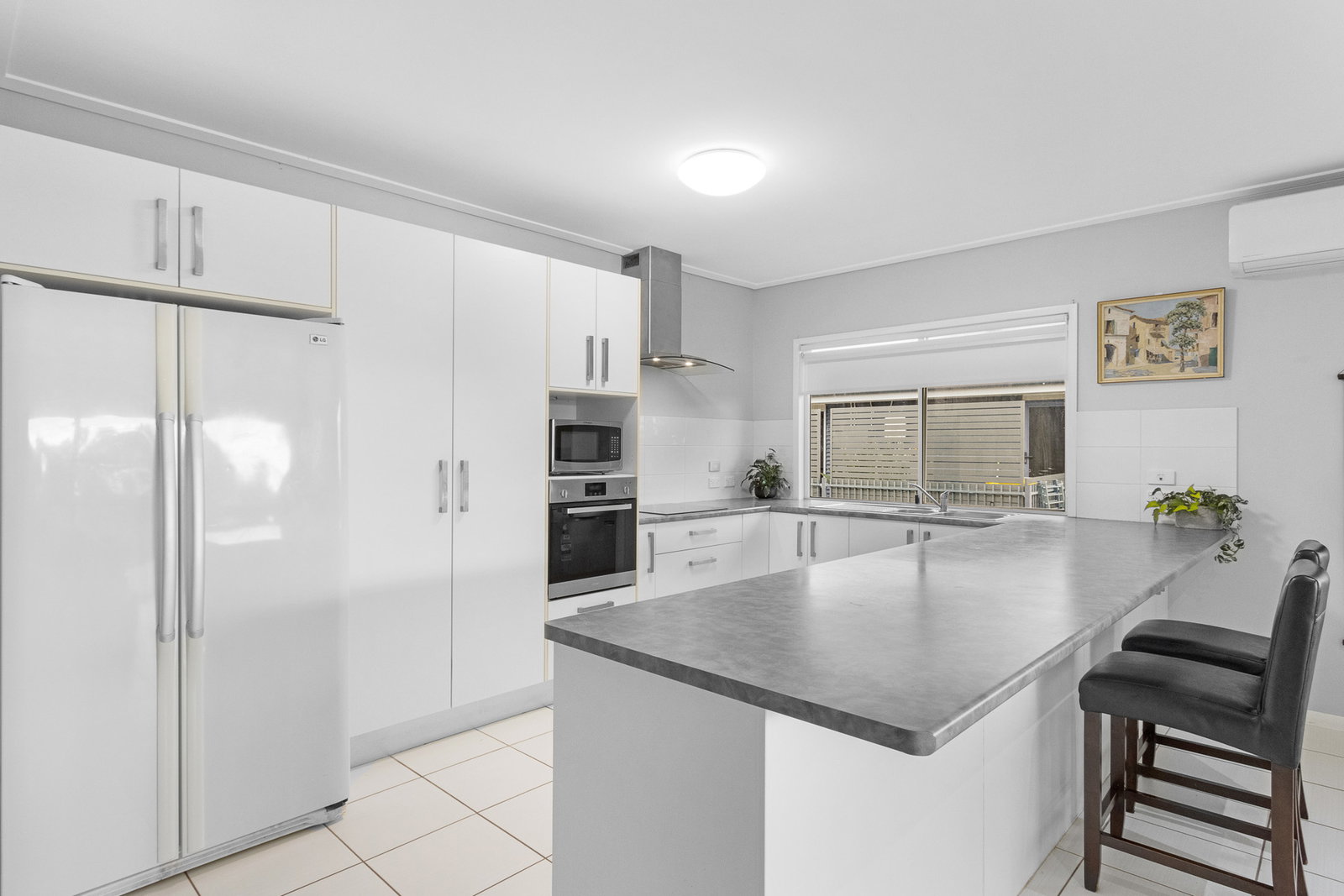 3 Sandy View Drive, Nikenbah  QLD  4655
