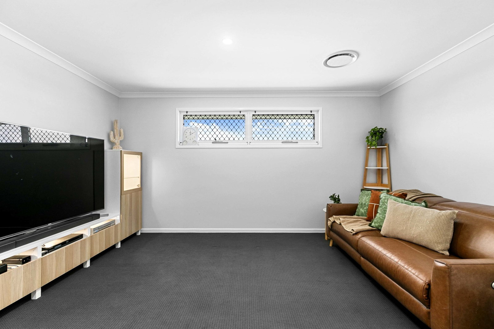 24 Peppermint Circuit, Nikenbah  QLD  4655