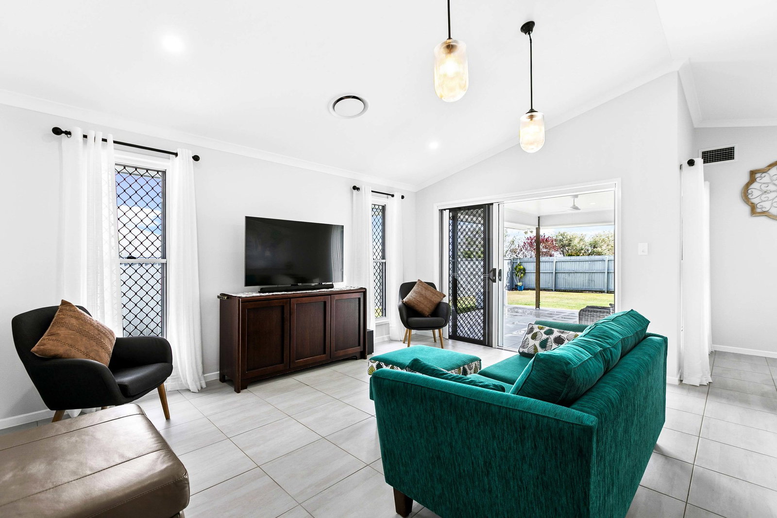 24 Peppermint Circuit, Nikenbah  QLD  4655