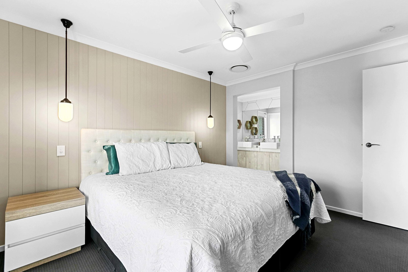 24 Peppermint Circuit, Nikenbah  QLD  4655