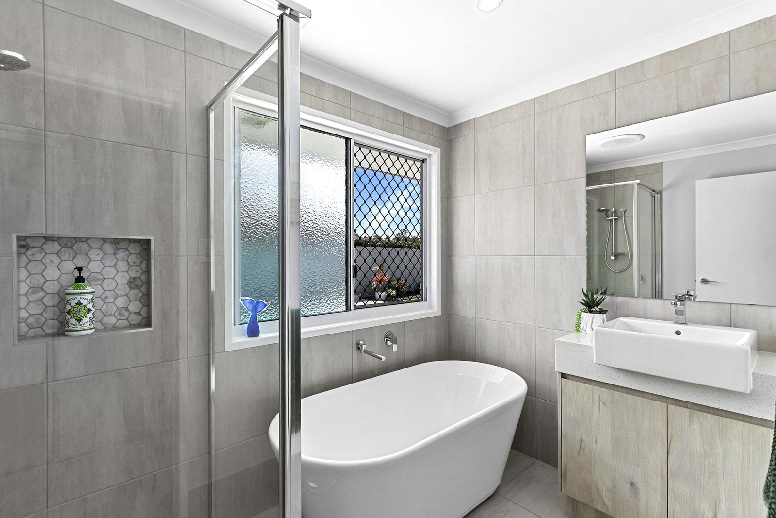 24 Peppermint Circuit, Nikenbah  QLD  4655