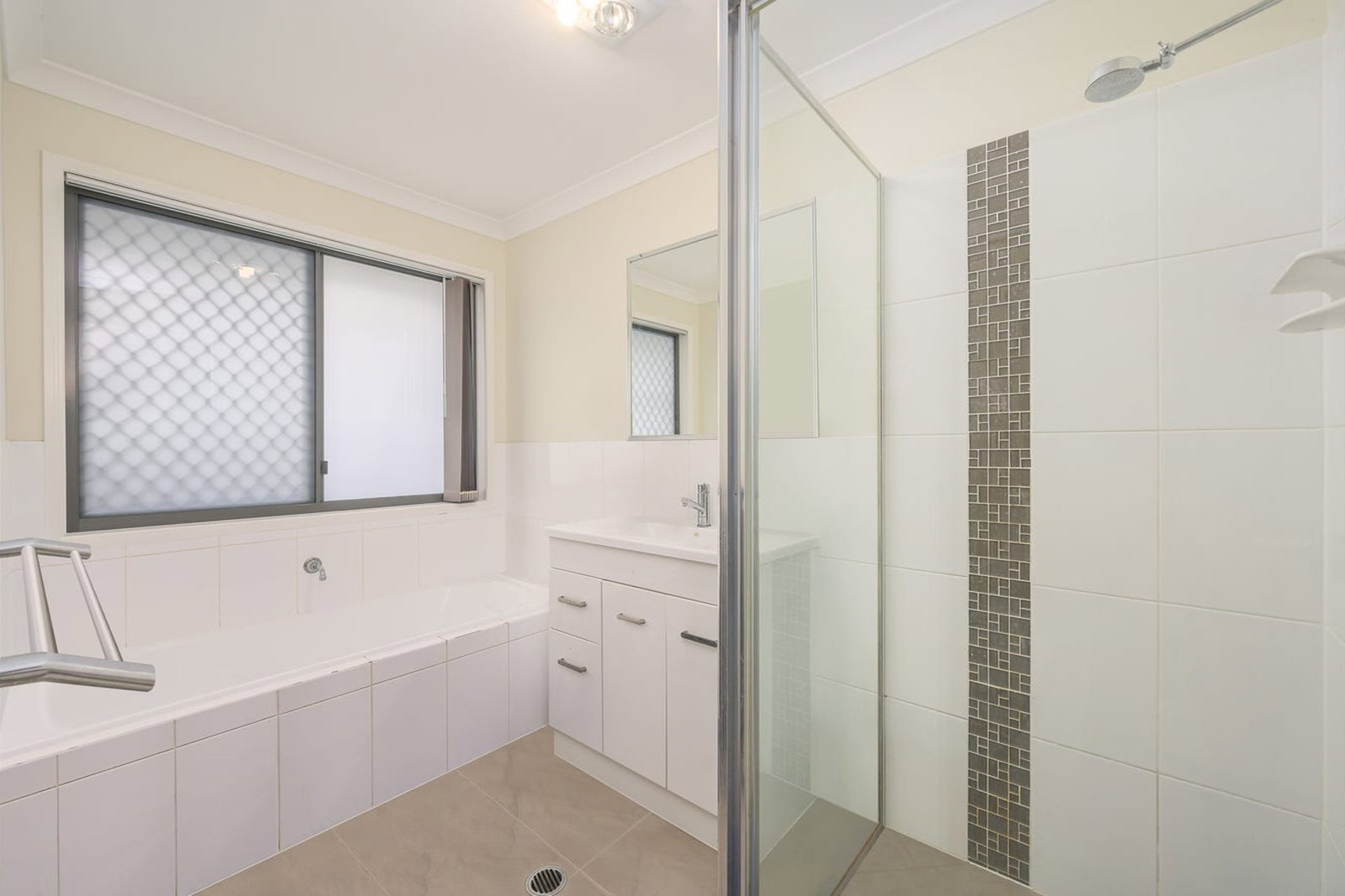 11 Valley Way, Boyne Island  QLD  4680