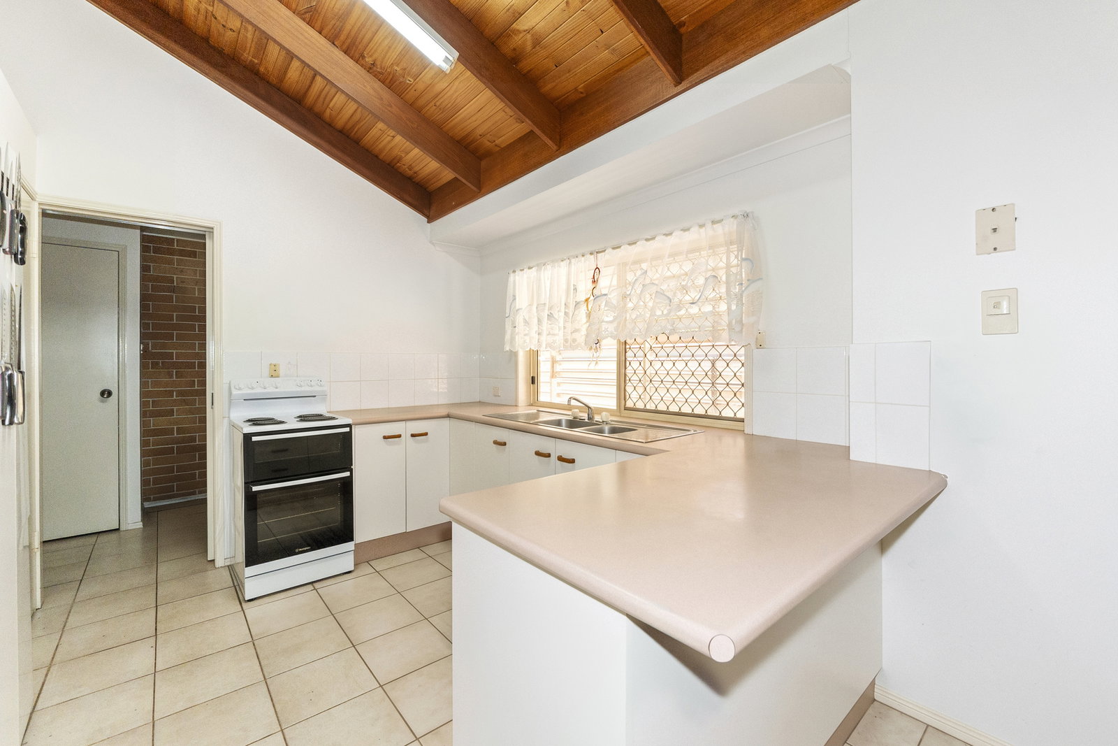1/31A Thabeban Street, Avenell Heights  QLD  4670