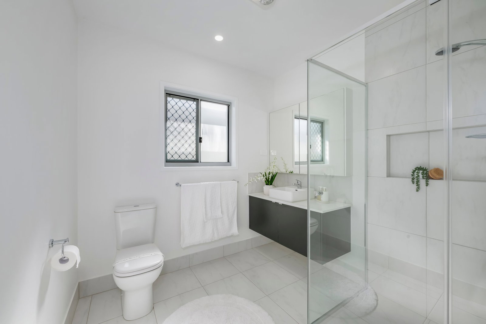 43 Golf View Drive, Coral Cove  QLD  4670