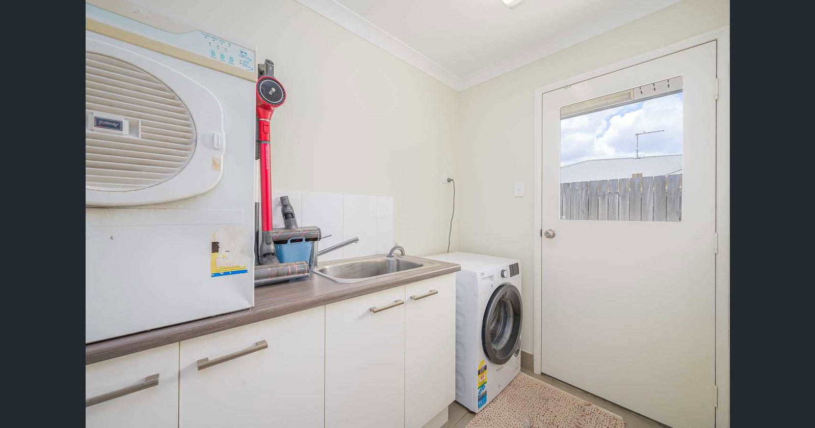 11 Valley Way, Boyne Island  QLD  4680