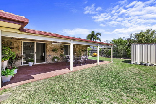 18 Emerald Park Way, Urangan  QLD  4655