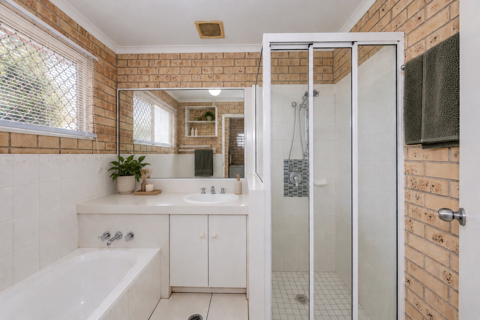 214 Avoca Road, Avoca  QLD  4670