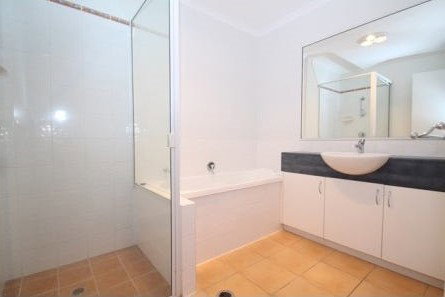 2/50 Marten Street, South Gladstone  QLD  4680