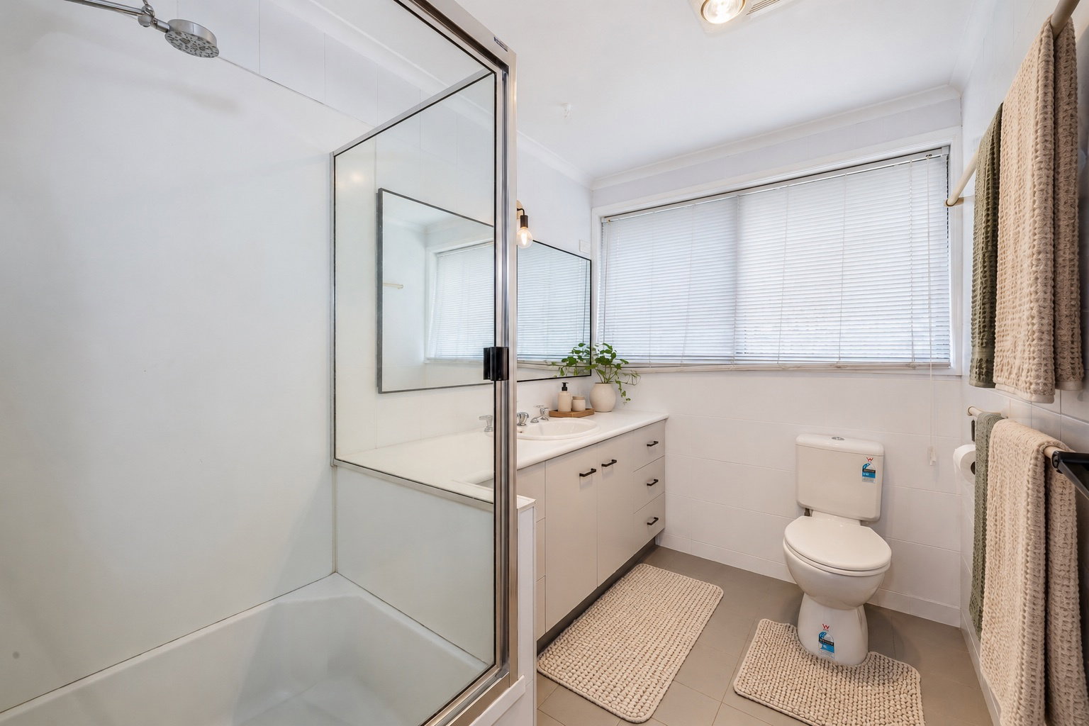 40 Cortes Drive, Thabeban  QLD  4670