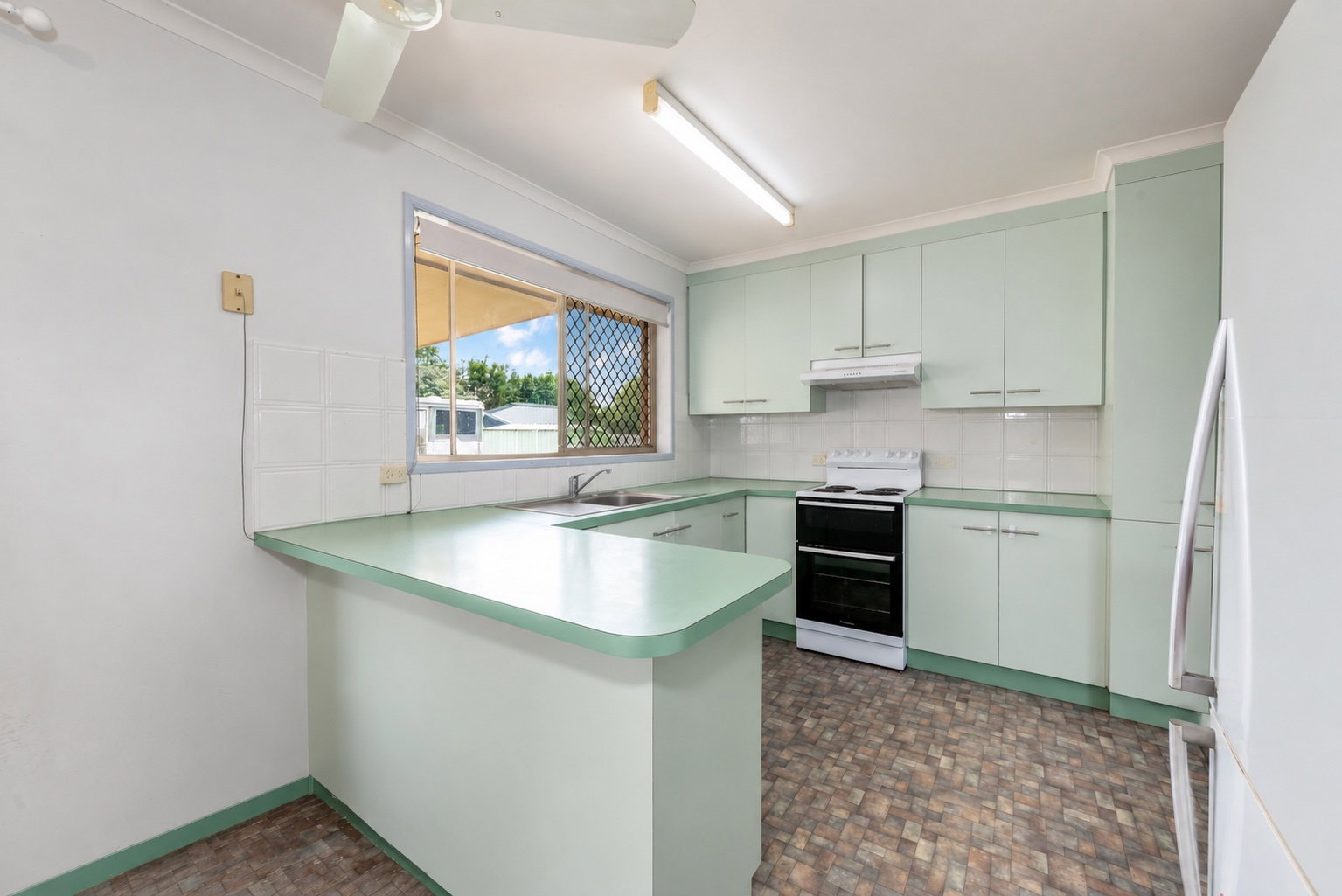 36 Hilltop Parade, Avoca  QLD  4670