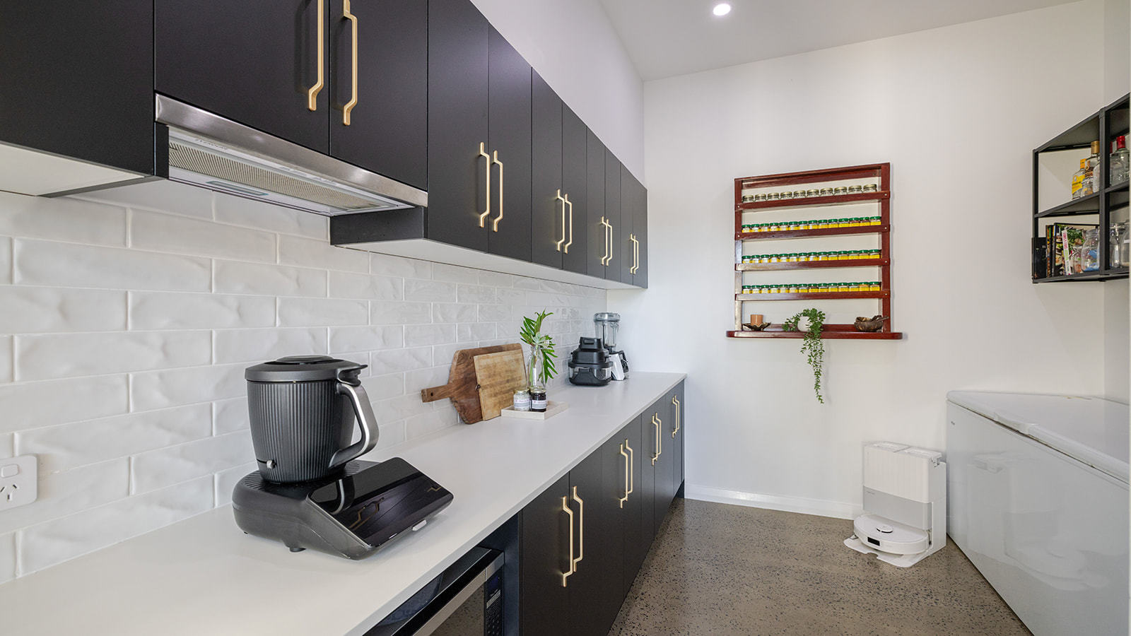 759 Round Hill Road, Captain Creek  QLD  4677