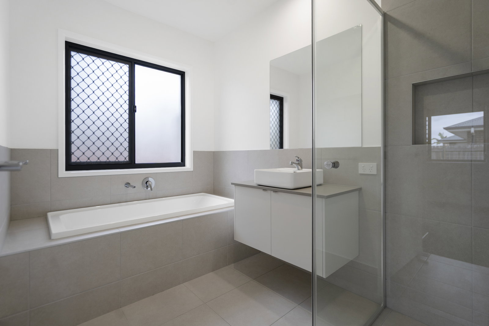 11 Searle Street, Thabeban  QLD  4670